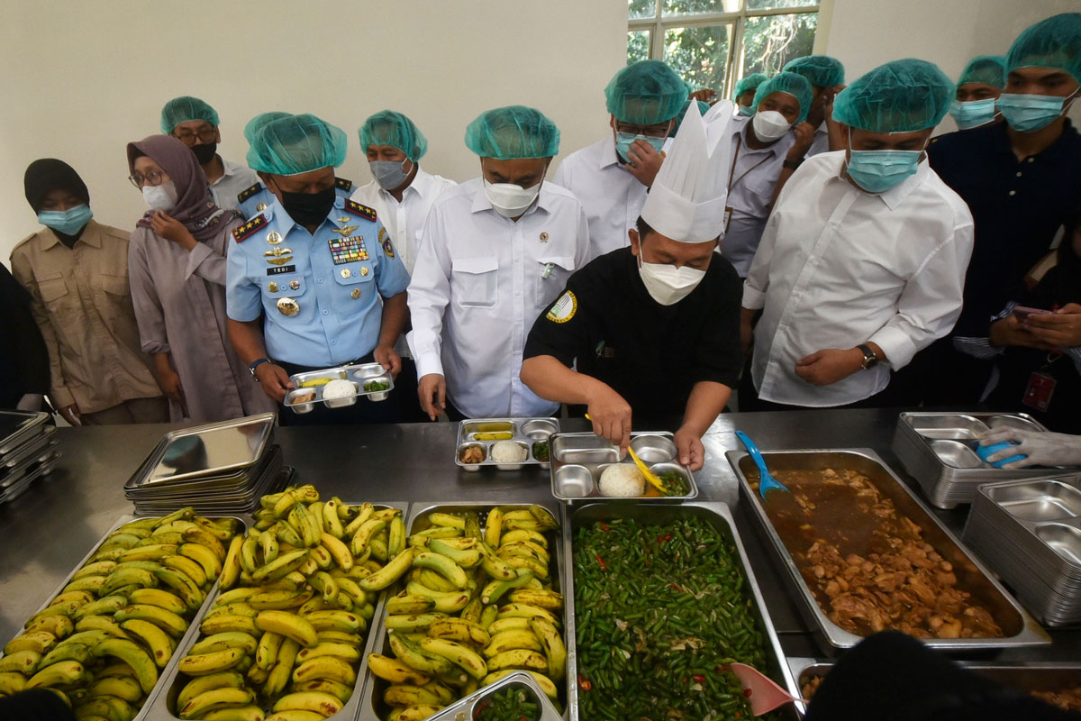 Masalah Baru Makan Bergizi Gratis: Sampah Kemasan dan Limbah Makanan