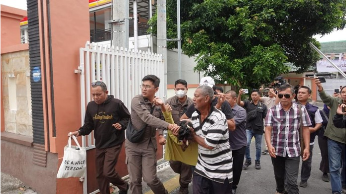 Ibu Agus Difabel Pingsan di Sidang Perdana Anaknya, Kepala Terbentur Lantai