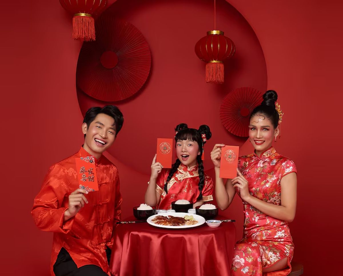 Mengapa Tahun Baru Imlek Identik dengan Warna Merah?
